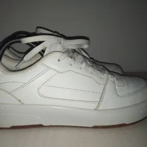 PULL & BEAR zenske kozne patike br 39 (25,5 cm)