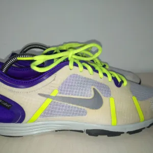 Zenske patike za trcanje Nike Lunar Element br 40,5 ( 25,5)