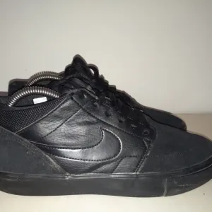 Nike unisex patike SB Portmore Mid br 40 (25 cm)