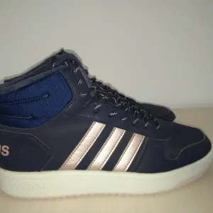 Zenske patike adidas HOOPS MID br 39,5 ( 24,5 cm)