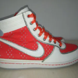 Nike zenske duboke patike broj 39