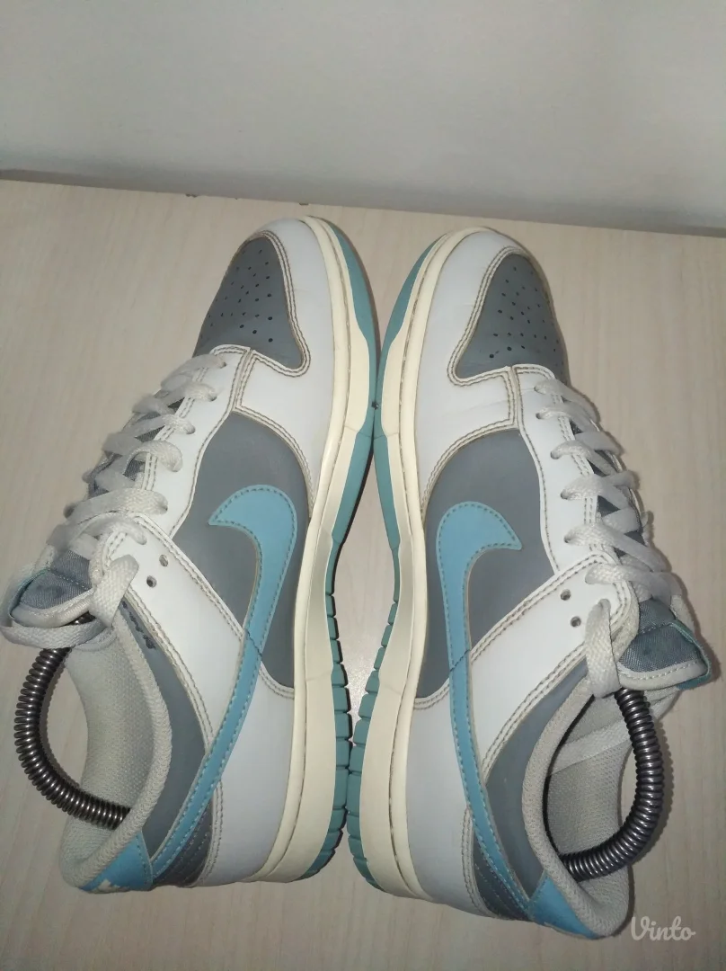 Nike unisex patike broj 41 ( 26 cm)