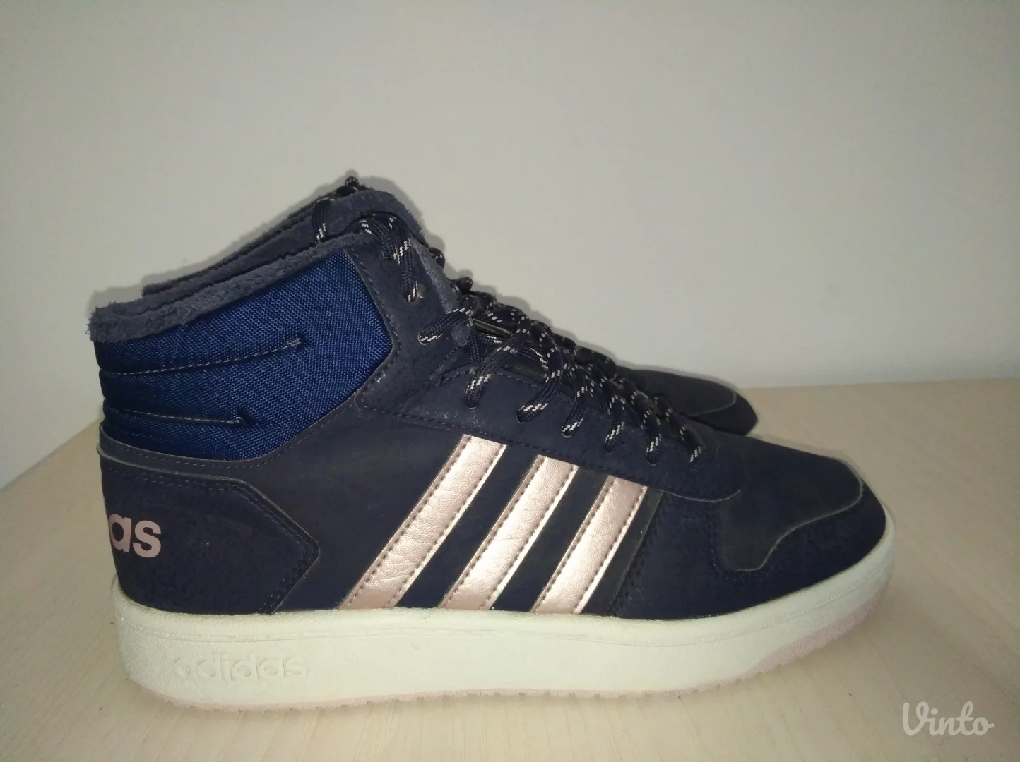 Zenske patike adidas HOOPS MID br 39,5 ( 24,5 cm)