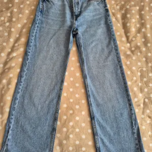 Farmerke H&M ravan kroj