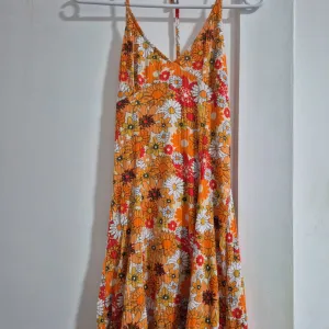 Bershka cvetna haljina