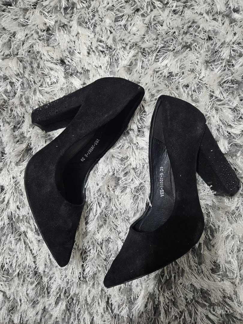 Crne cipele na štiklu