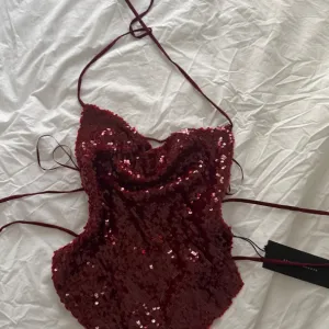 Bershka Top sa Šljokicama
