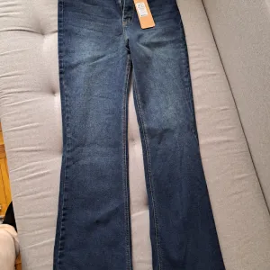 Nove Classx farmerice sa širim nogavicana