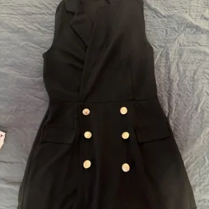 Novi crni kombinezon