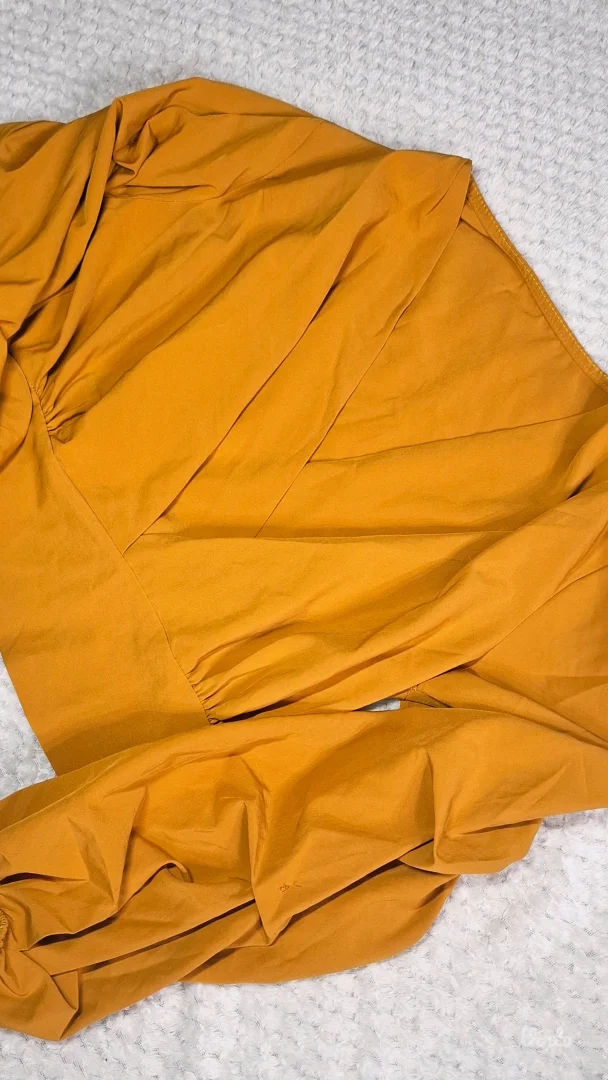 Žuti top sa širokim rukavima