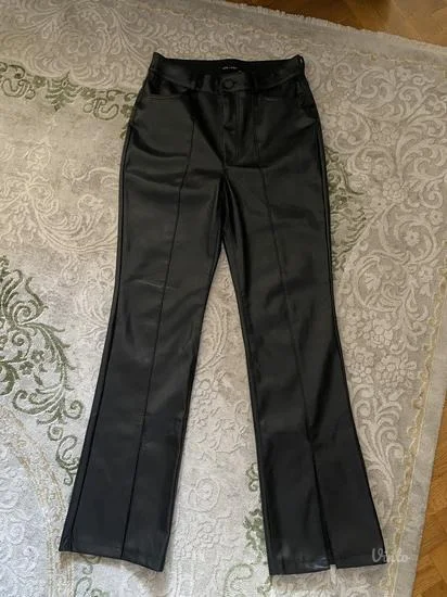 Kozne pantalone sa izrezom