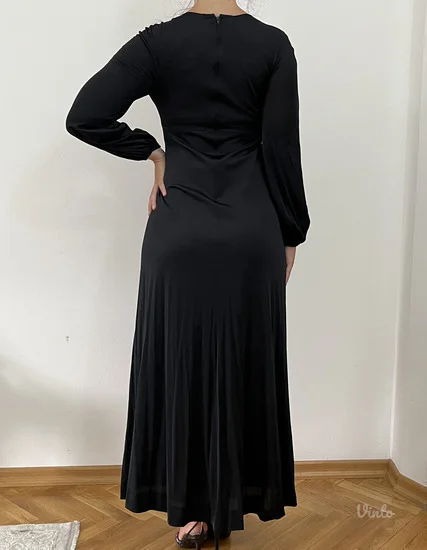 Elegantna crna haljina