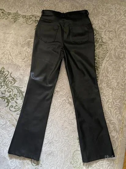 Kozne pantalone sa izrezom