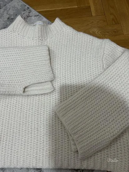 Zara nov bež kraći džemper