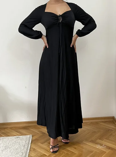 Elegantna crna haljina