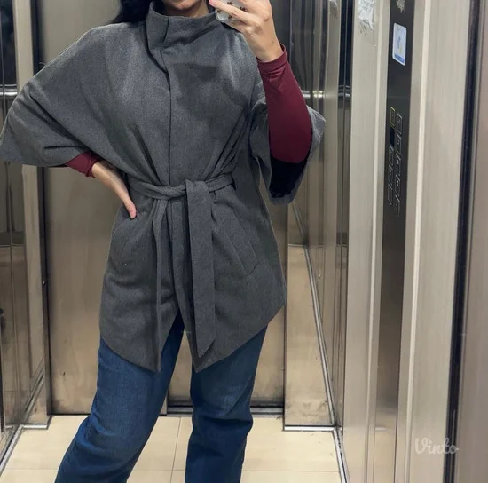 H&M sivi kratki kaput/pončo