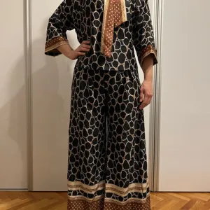 Serpil nov svecani komplet