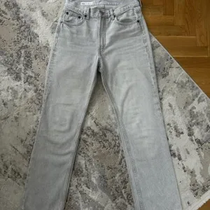 Zara nove sive farmerke