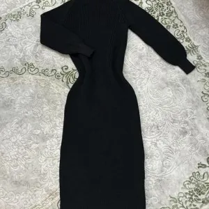 Crna trikotazna haljina/rolka