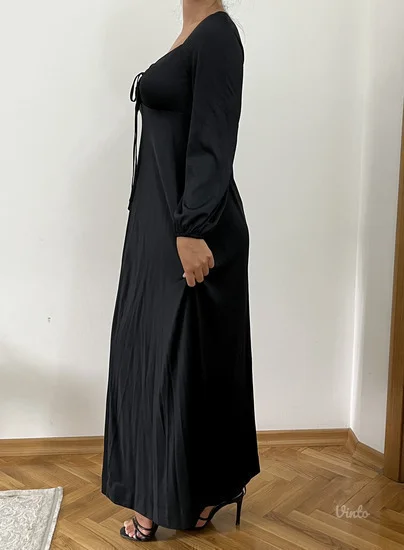 Elegantna crna haljina