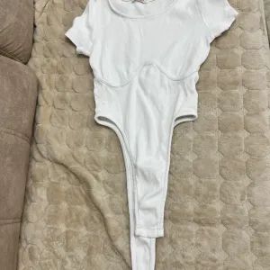 Bodi sa golim kukovima