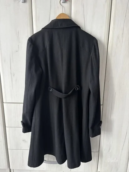 Klasičan crni kaput