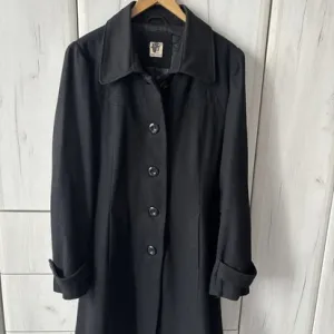 Klasičan crni kaput