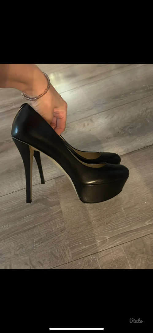 guess stikle na platformu