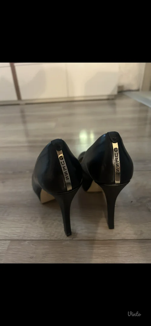 guess stikle na platformu