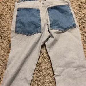 Prevrnute farmerke - Bershka