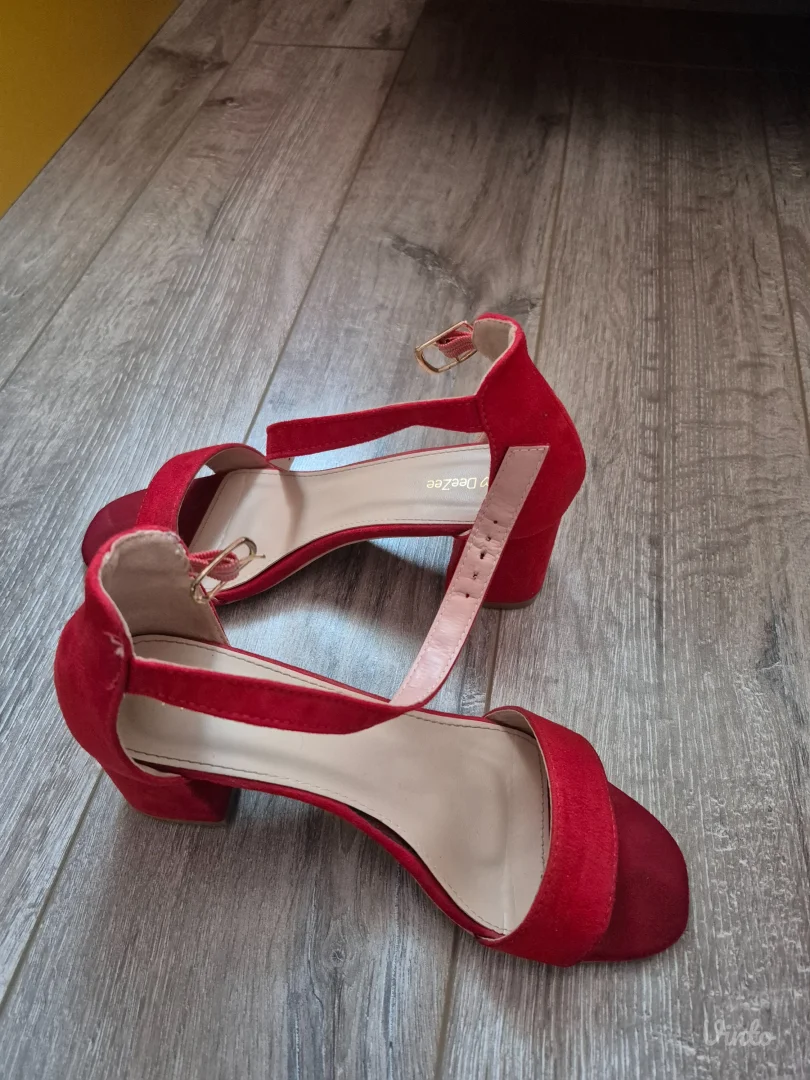 DeeZee crvene sandale