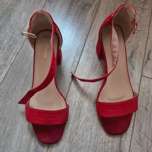 DeeZee crvene sandale