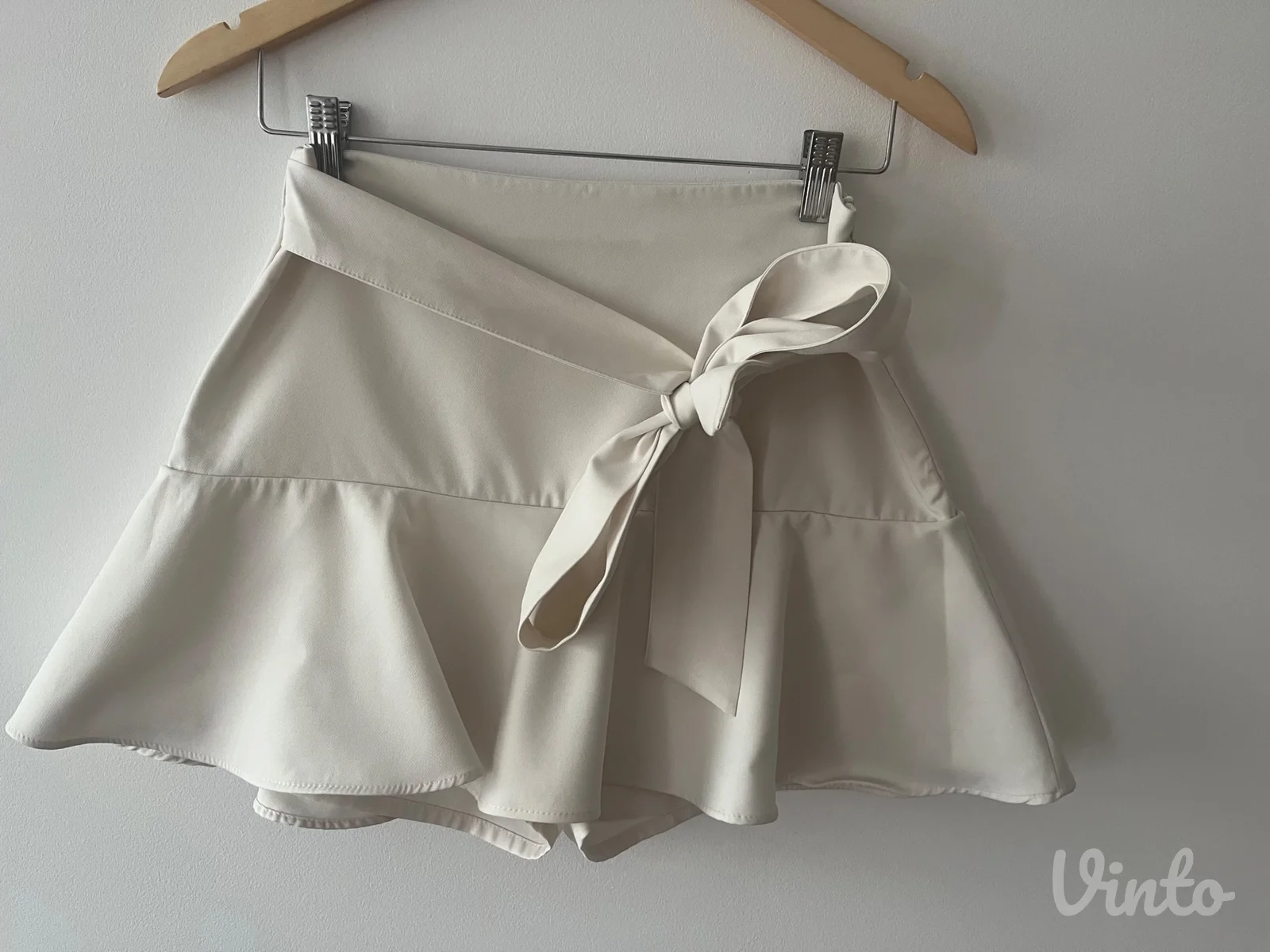 Zara bela suknjica