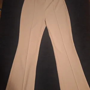 Bež pantalone
