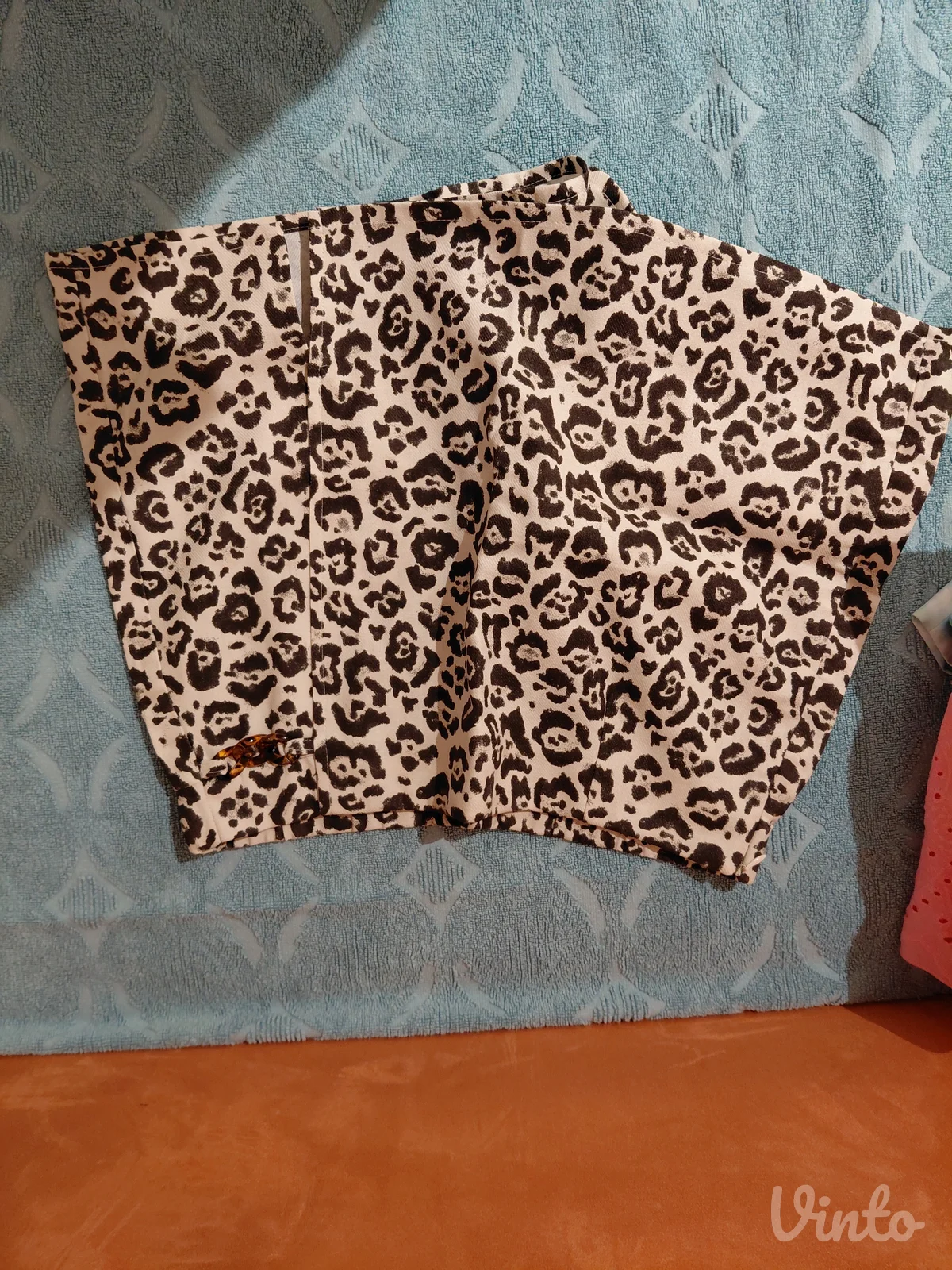 Sinsay skort sa etiketom