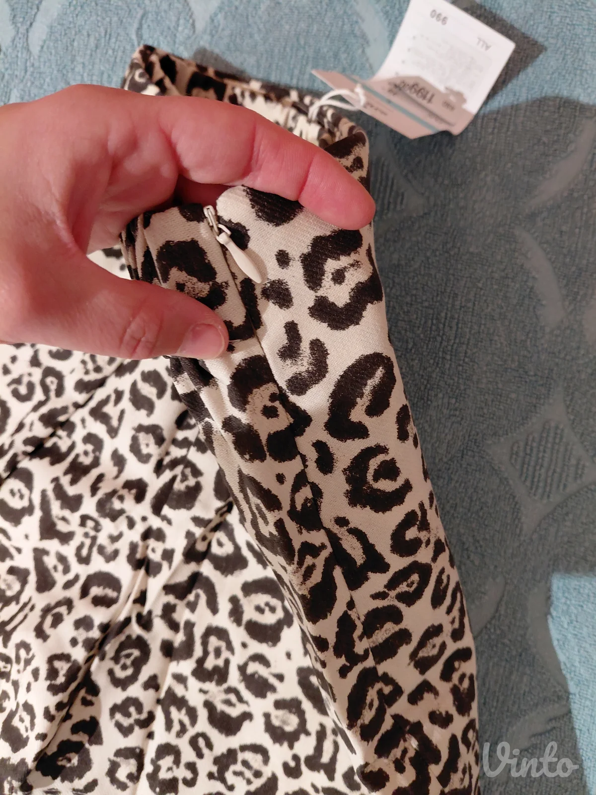 Sinsay skort sa etiketom