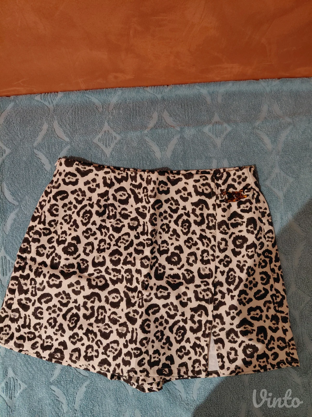 Sinsay skort sa etiketom