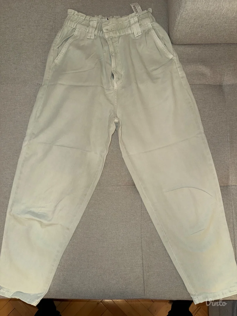 Stradivarius ženske letnje pantalone