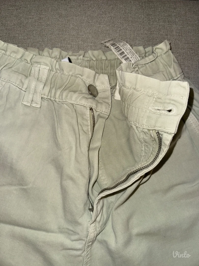 Stradivarius ženske letnje pantalone