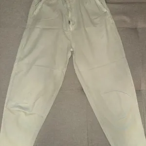 Stradivarius ženske letnje pantalone