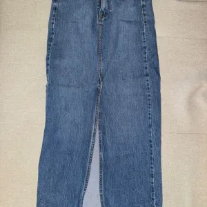 Stradivarius teksas duga suknja