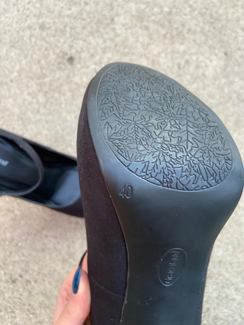 Cipele sa crvenom štiklom broj 40