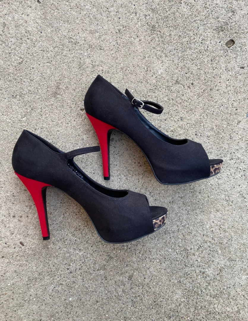 Cipele sa crvenom štiklom broj 40