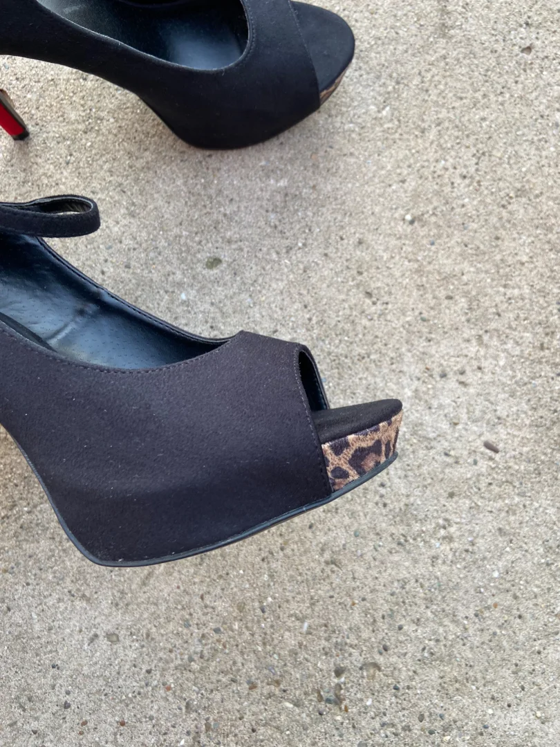 Cipele sa crvenom štiklom broj 40