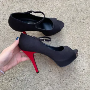 Cipele sa crvenom štiklom broj 40