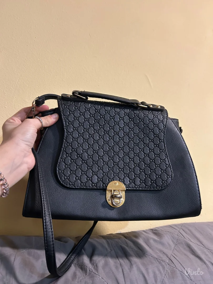 Crna elegantna torbica