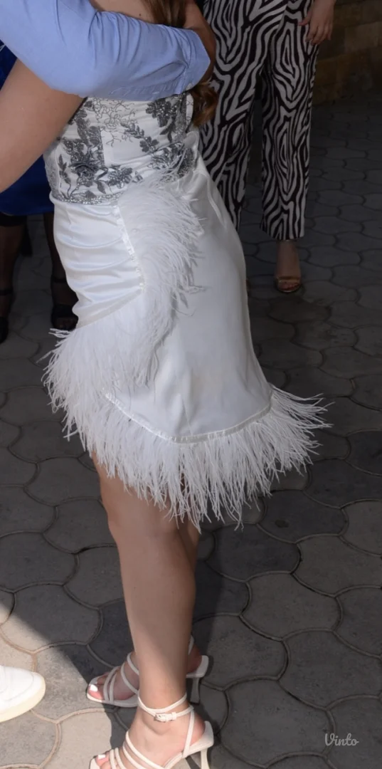 Unikatna haljina sa perjem