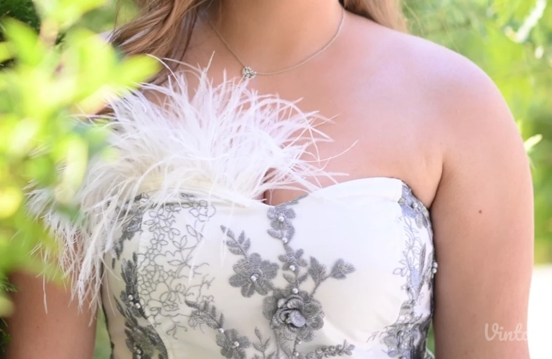 Unikatna haljina sa perjem