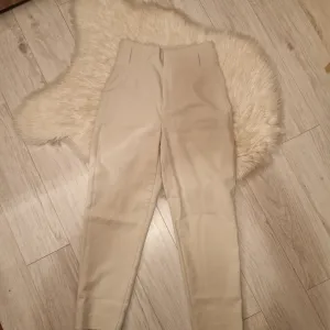 Zara pantalone