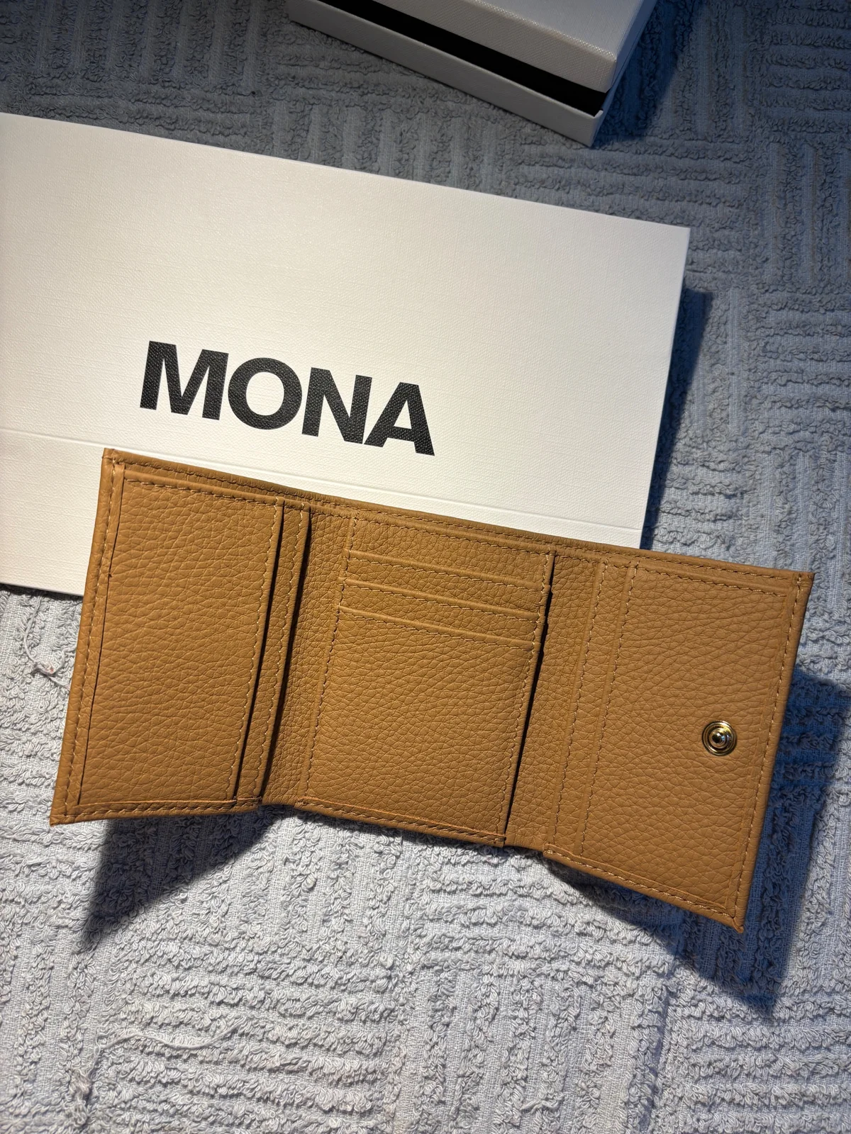 Mona novcanik